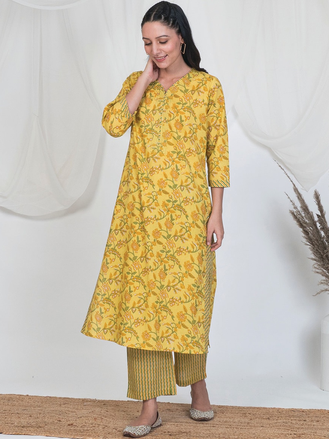 

AKISO Women Yellow & Green Floral Printed Cotton Kurta