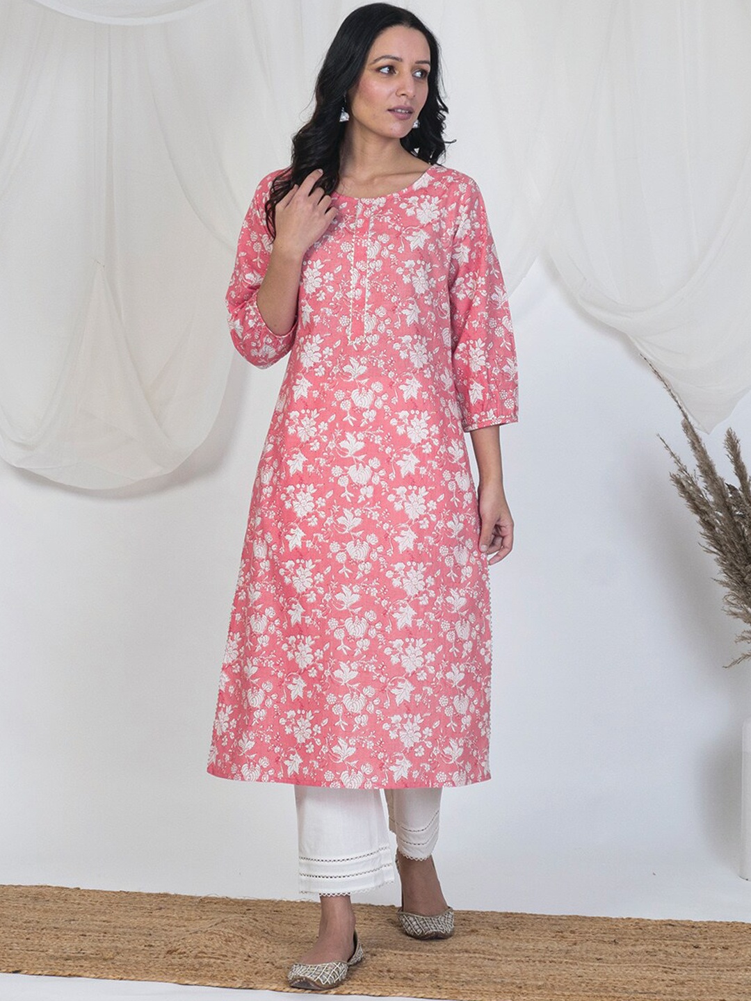 

AKISO Women Pink Printed Pure Cotton Kurta with Trousers