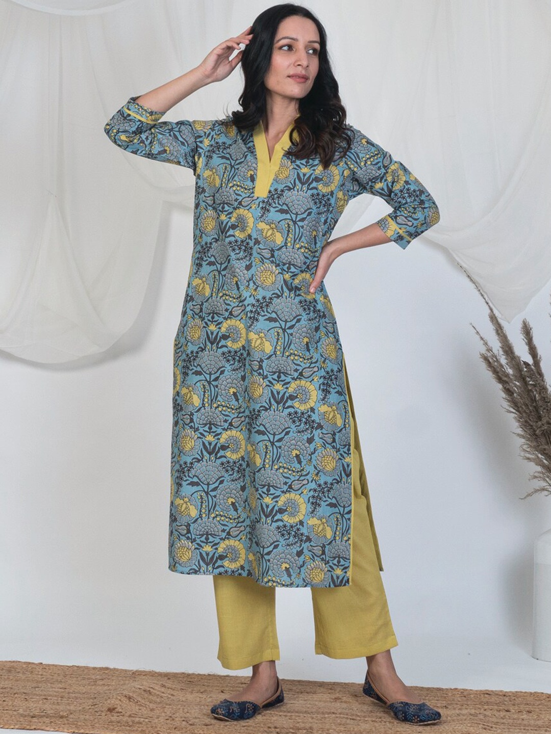 

AKISO Women Blue Ethnic Motifs Printed Pure Cotton Kurti with Trousers & With Dupatta
