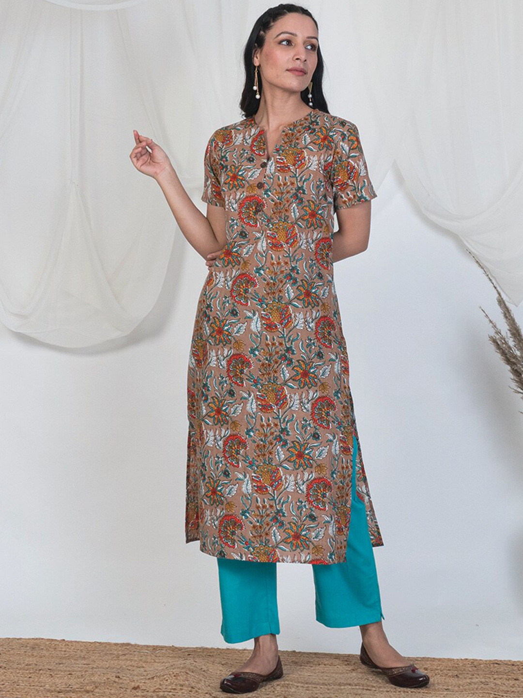 

AKISO Women Brown Floral Printed Pure Cotton Kurta with Trousers