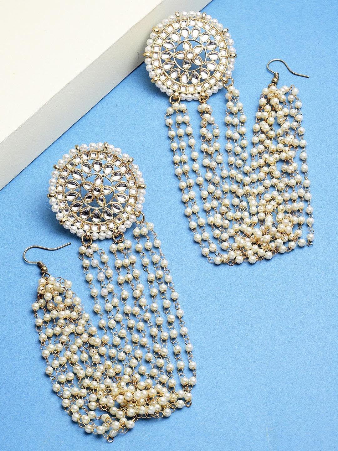 

KARATCART Gold-Toned & White Classic Studs Earrings