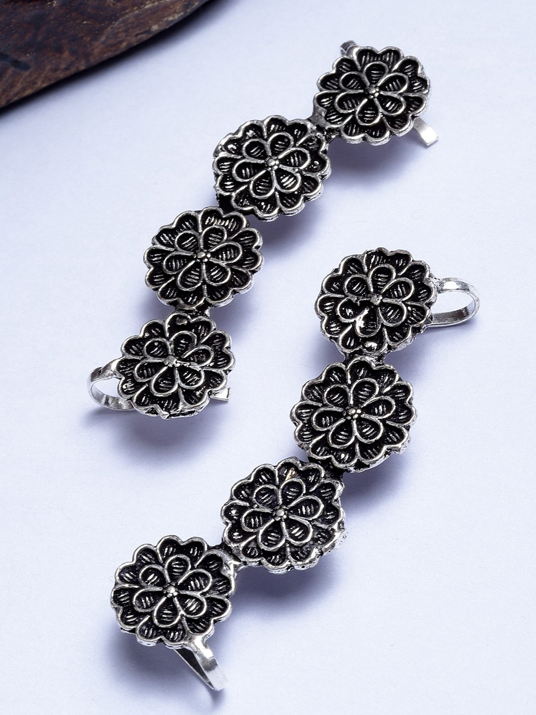 

KARATCART Silver-Toned Oxidised Classic Ear Cuff Earrings