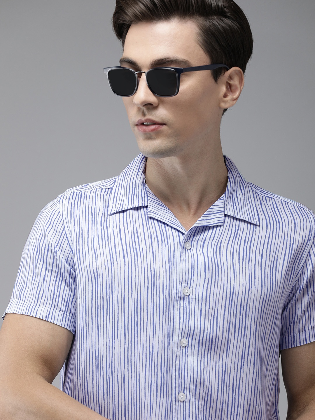 

THE BEAR HOUSE Men White & Blue Slim Fit Striped Casual Shirt