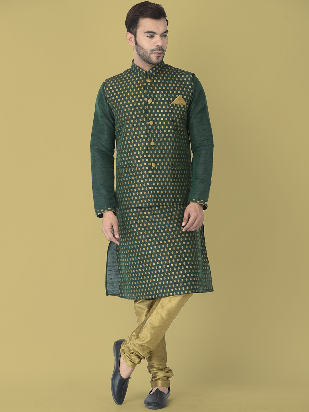 

DEYANN Men Green Dupion Silk Kurta with Churidar