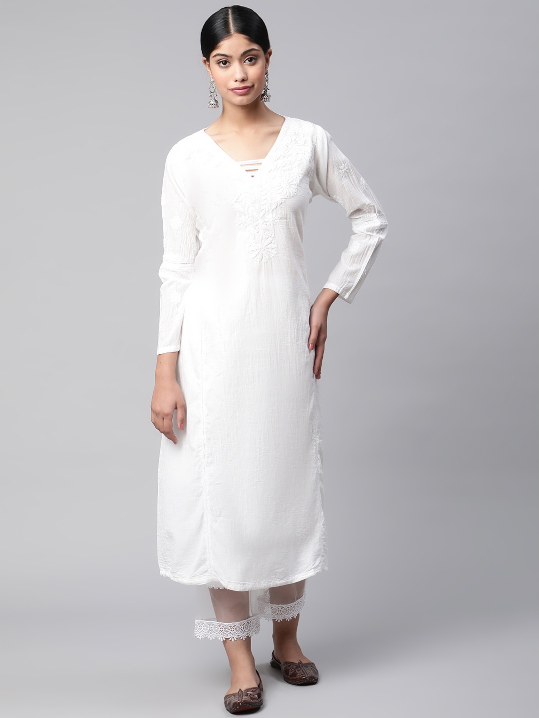 

SHADES OF FAASHION Women White Floral Embroidered Chikankari Kurta