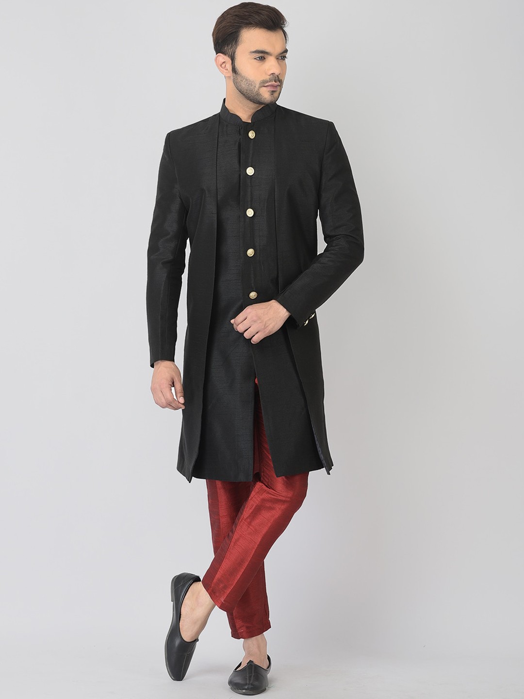 

DEYANN Men Black & Red Solid Sherwani Set