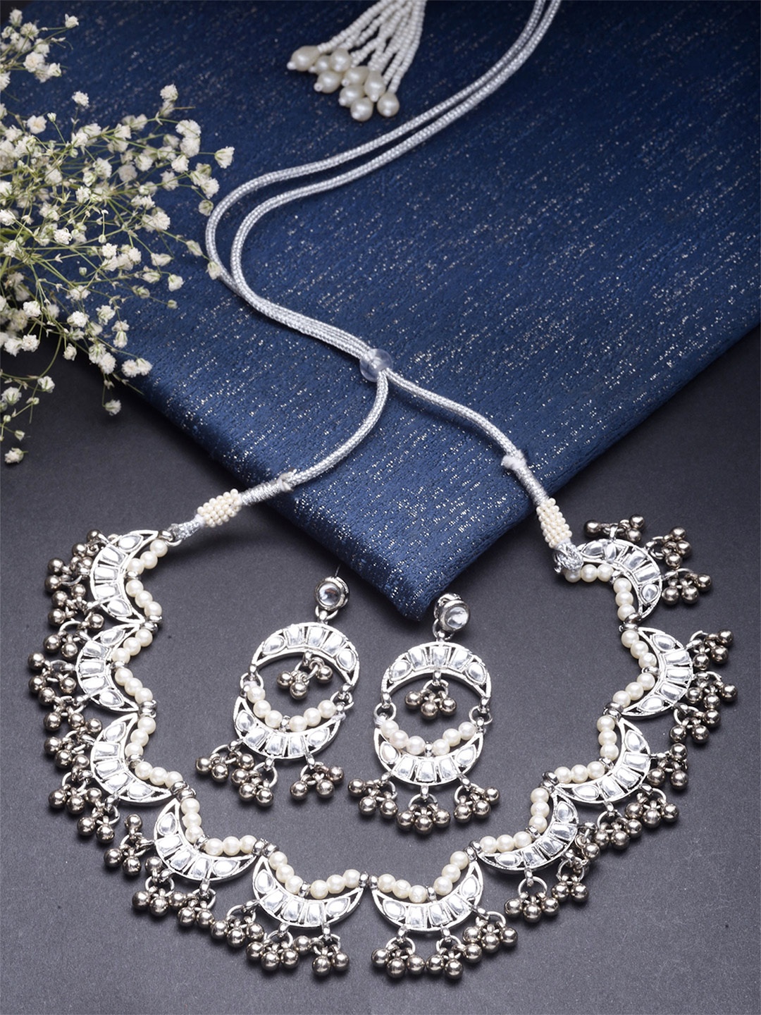 

KARATCART Oxidised Silver-Plated White Kundan-Studded Beaded Jewellery Set