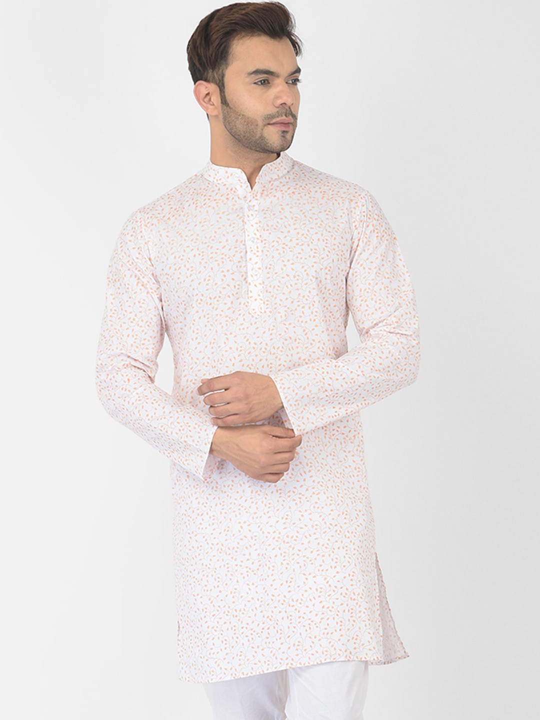 

DEYANN Men White Floral Printed Kurta