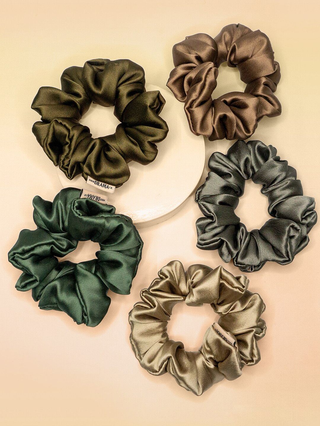 

HAIR DRAMA CO. Women Olive Green & Gold-Toned Set of 5 Solid Ponytail Holders