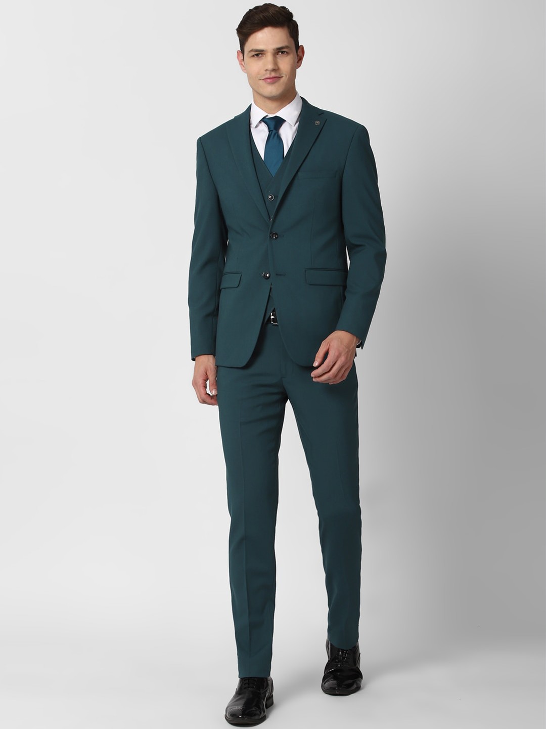 

Peter England Elite Men Green Solid Slim Fit 3 Piece Formal Suits