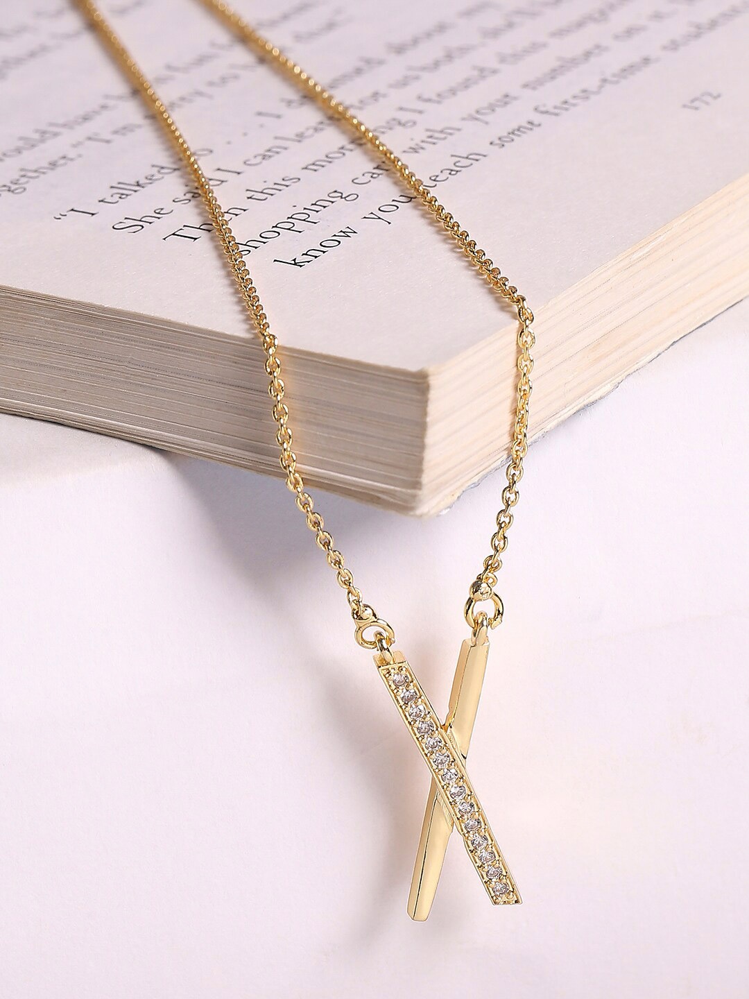 

HOT AND BOLD Gold-Plated & White Necklace