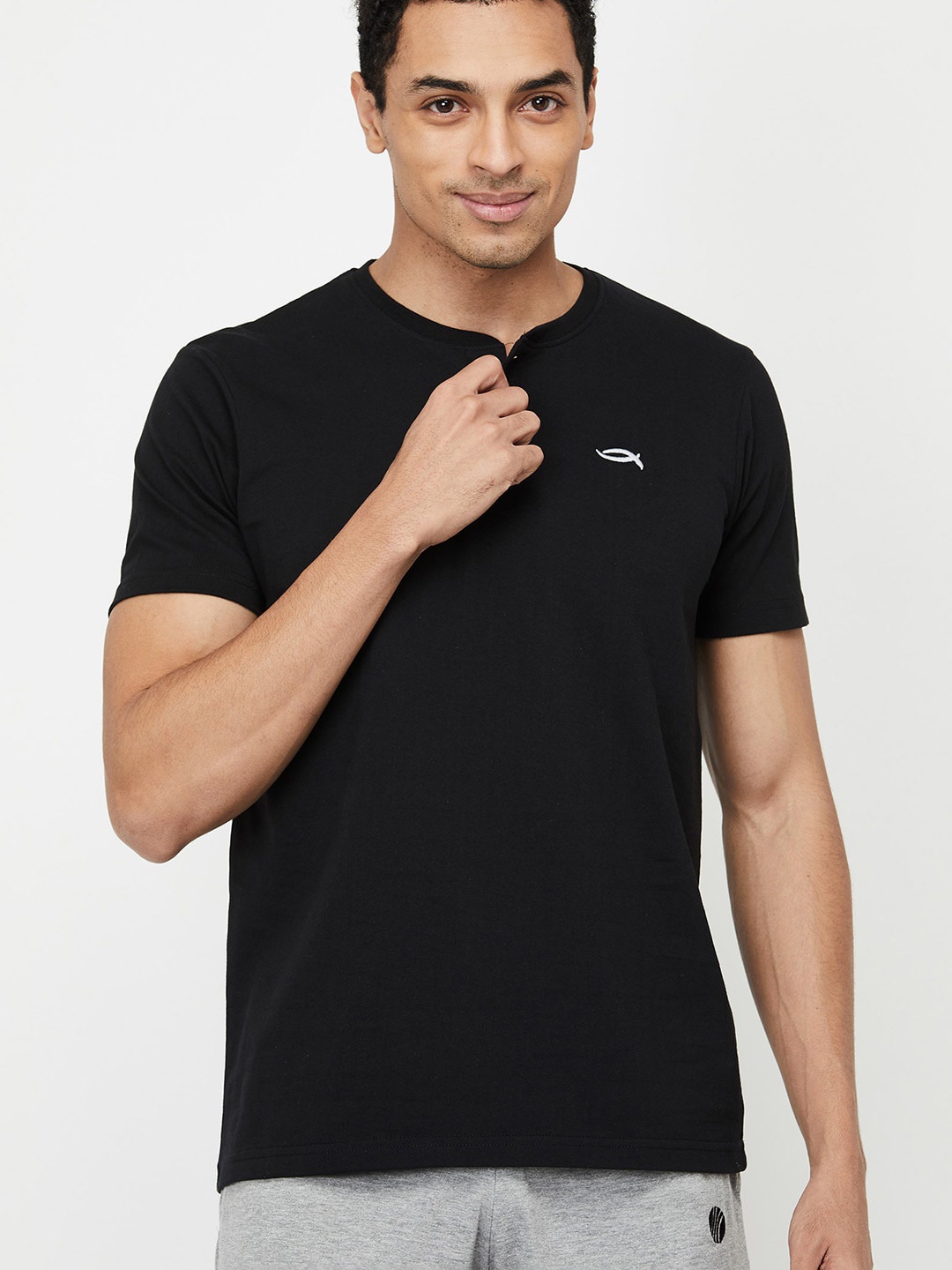 

max Men Black Solid Lounge T-Shirts