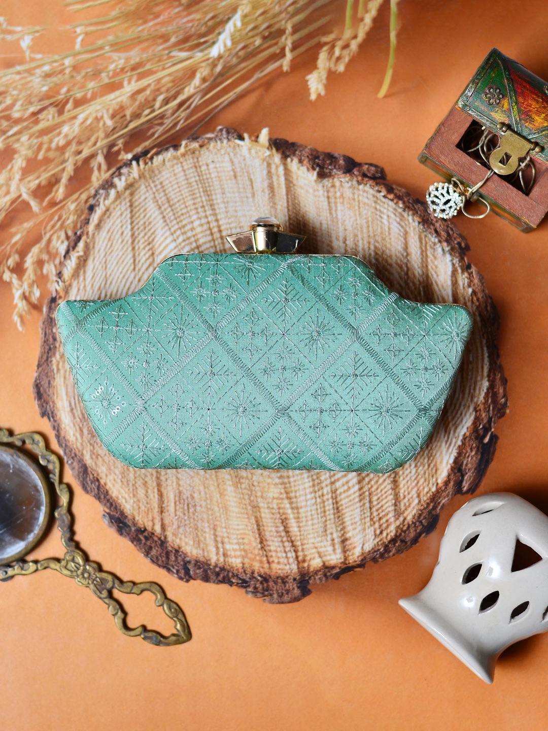 

ARTKLIM Green Embroidered Box Clutch
