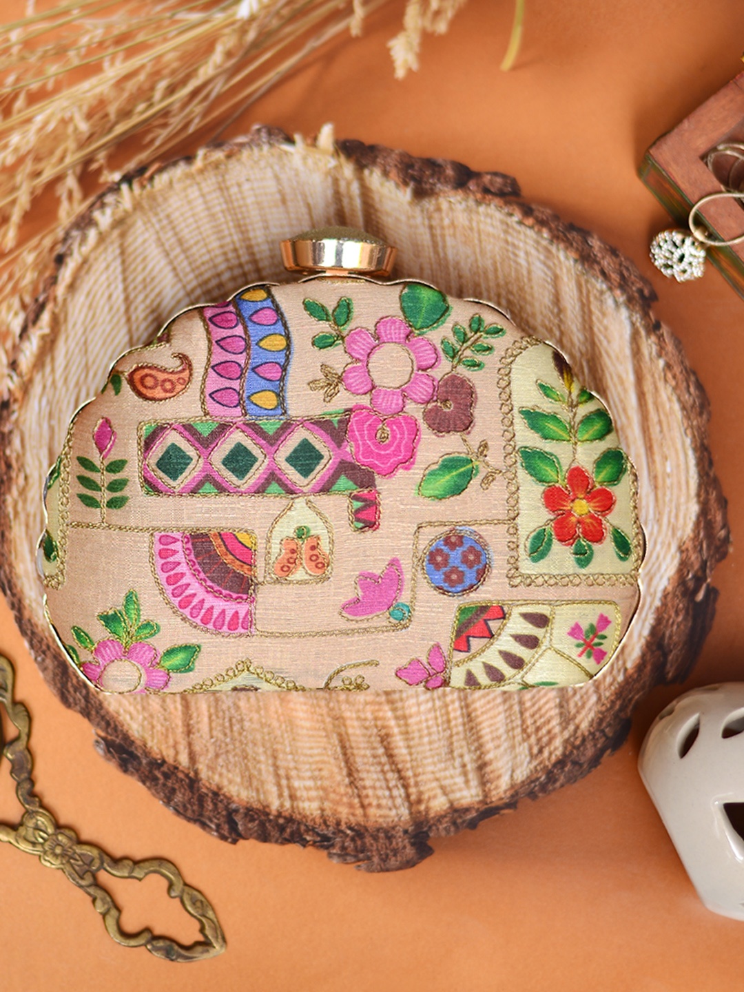 

ARTKLIM Beige & Green Embroidered Box Clutch