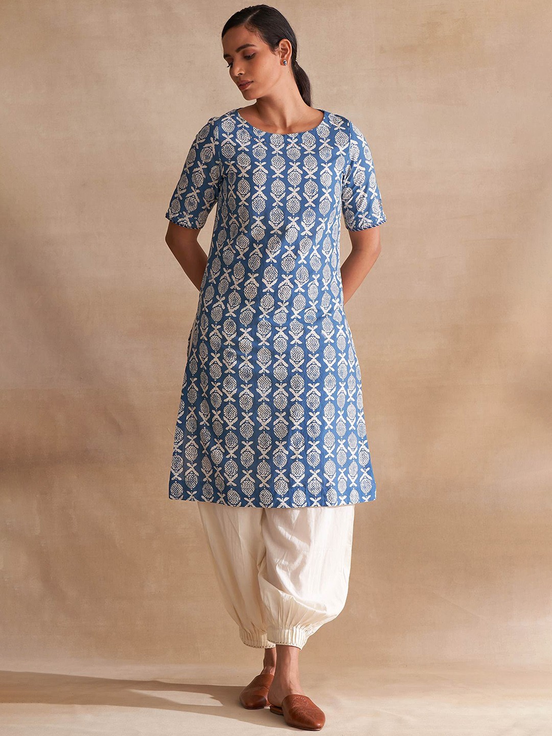 

W The Folksong Collection Women Blue White Ethnic Motifs Printed Cotton Kurta