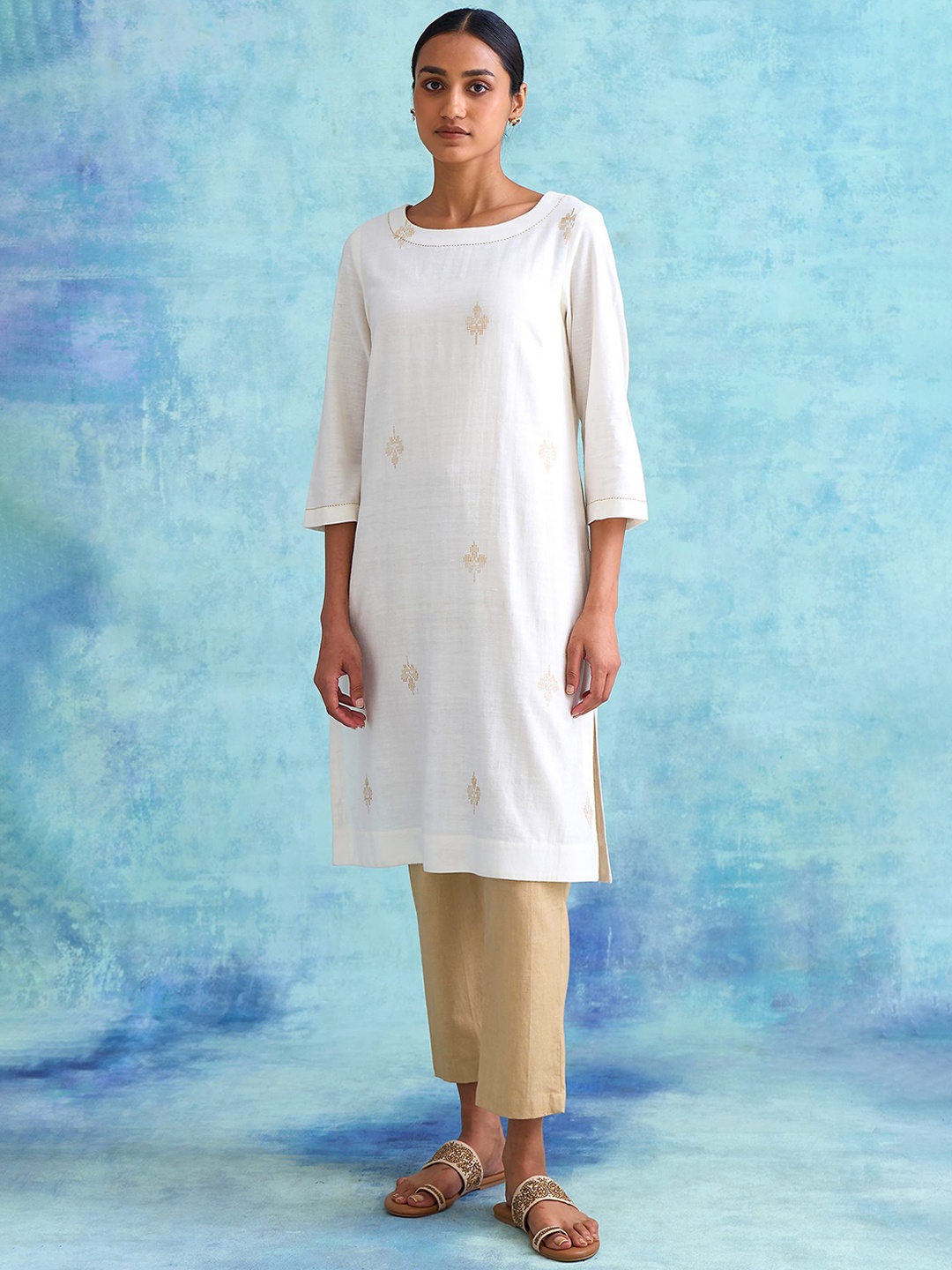 

W The Folksong Collection Women White Ethnic Motifs Embroidered Thread Work Kurta