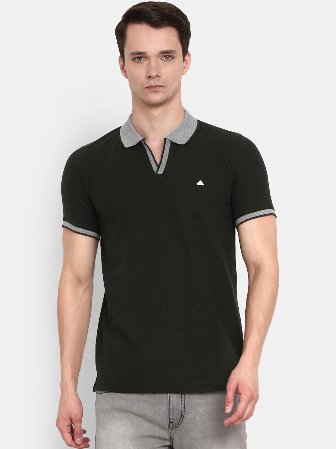 

V-Mart Men Green Polo Collar T-shirt