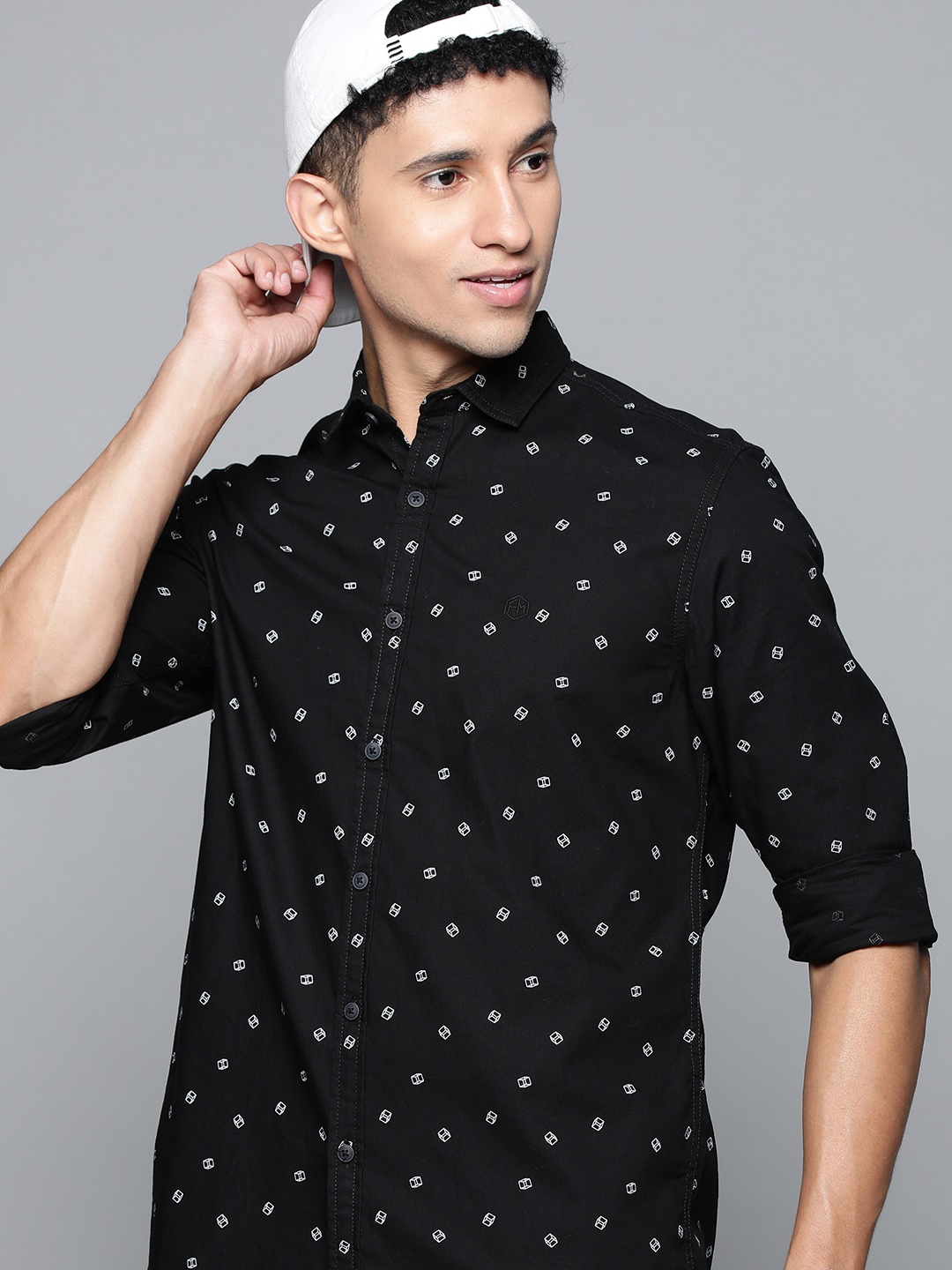 

Flying Machine Men Black & White Slim Fit Printed Pure Cotton Casual Shirt