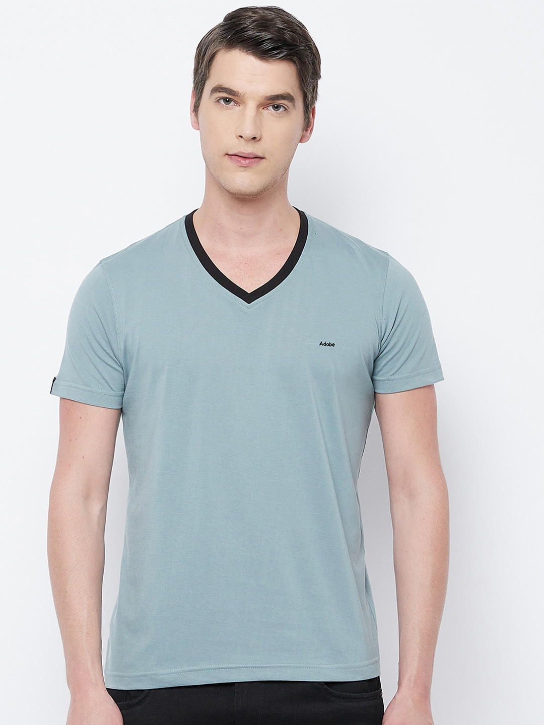 

Adobe Men Green Solid V-Neck T-shirt
