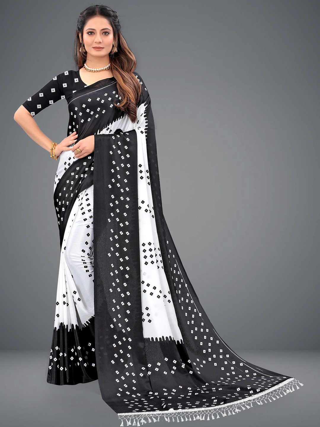 

LAHEJA Black & White Poly Silk Bandhani Printed Saree