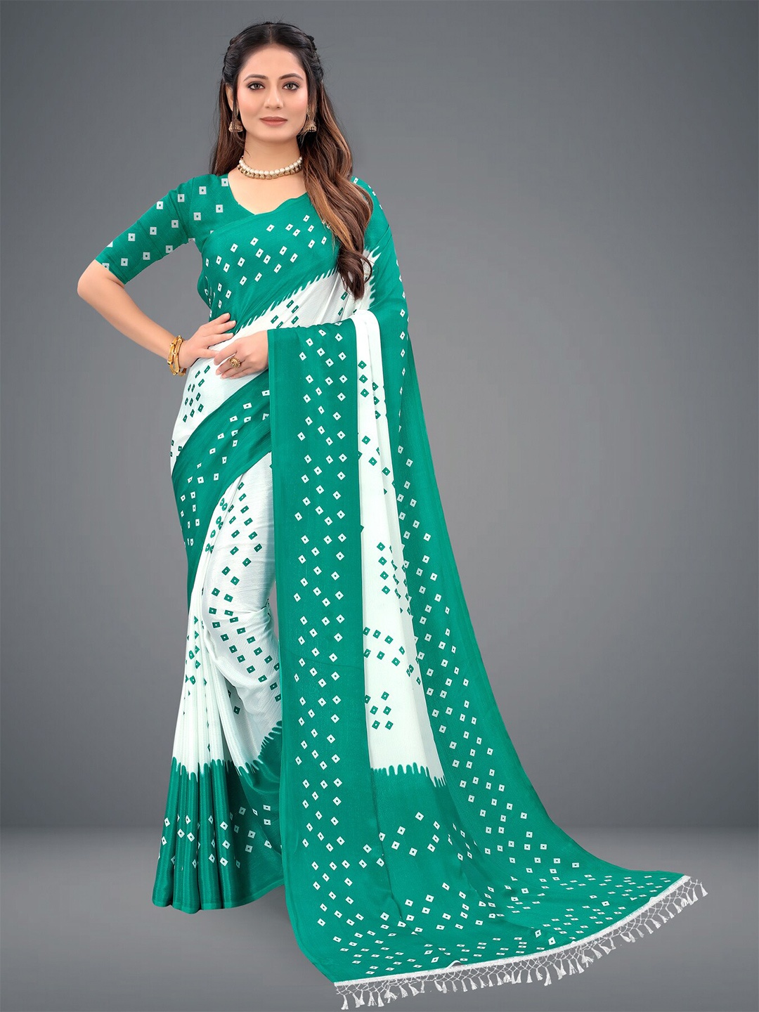 

LAHEJA Green & White Bandhani Saree