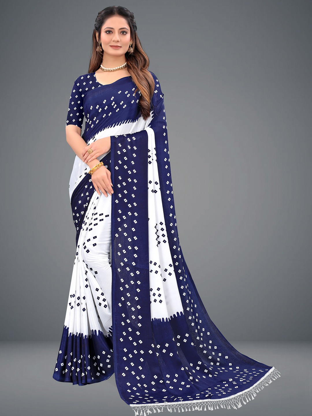 

LAHEJA Navy Blue & White Printed Bandhani Saree