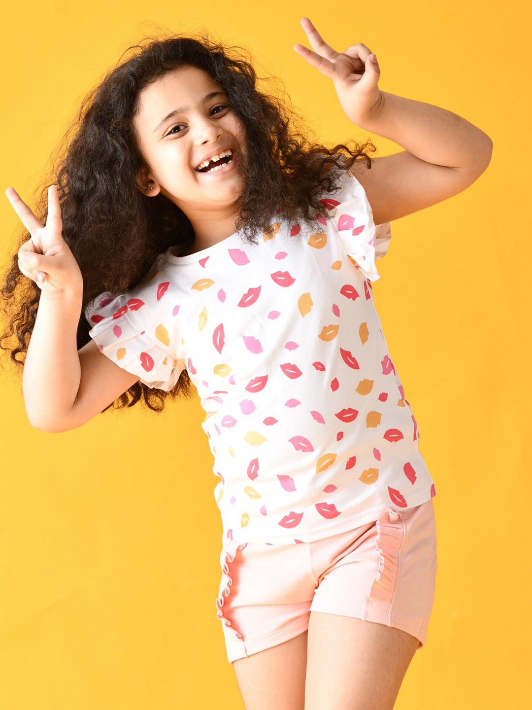 

Anthrilo Girls White & Pink Printed T-shirt with Shorts
