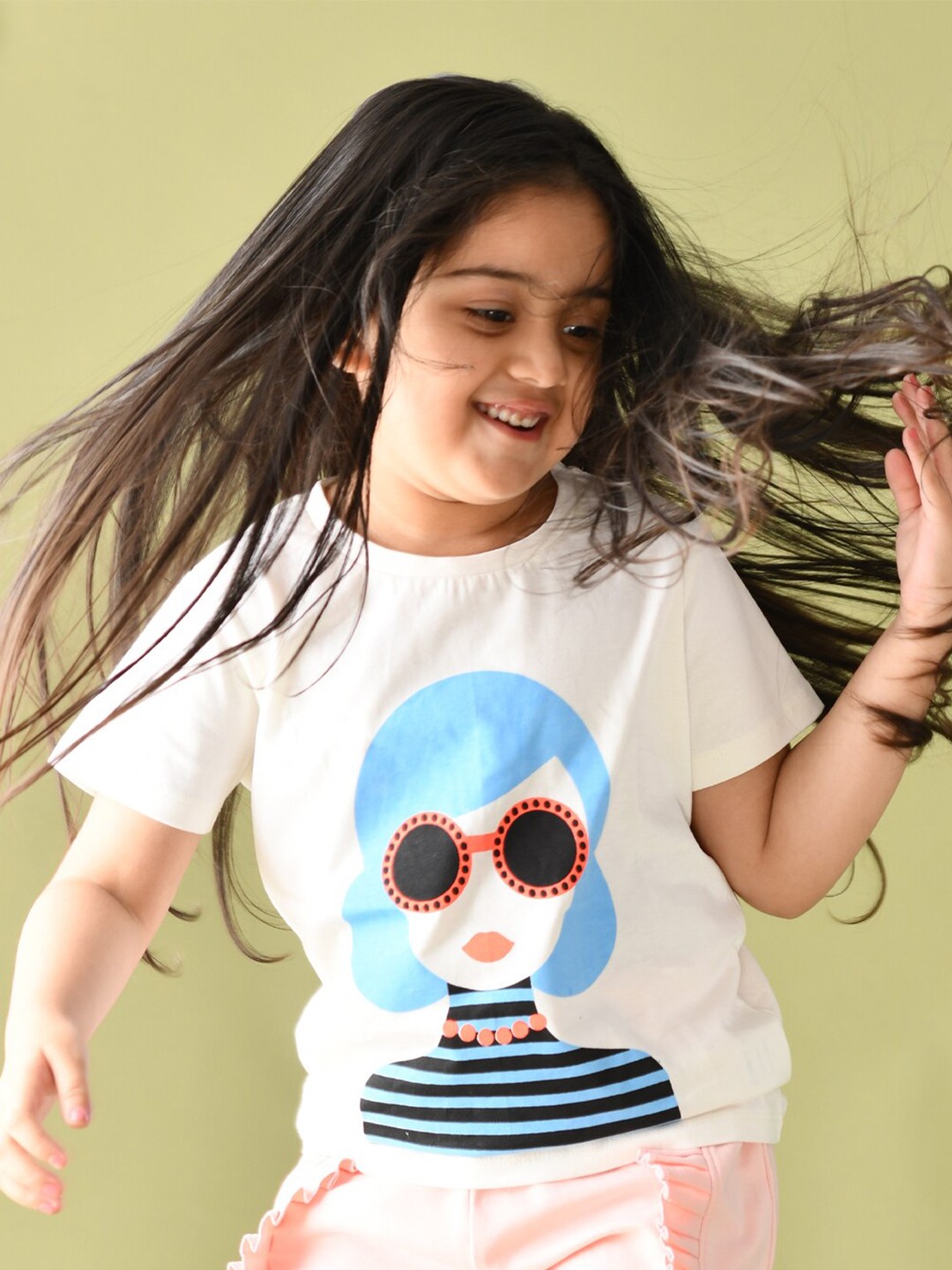 

Anthrilo Girls Pink & White Printed T-shirt with Shorts