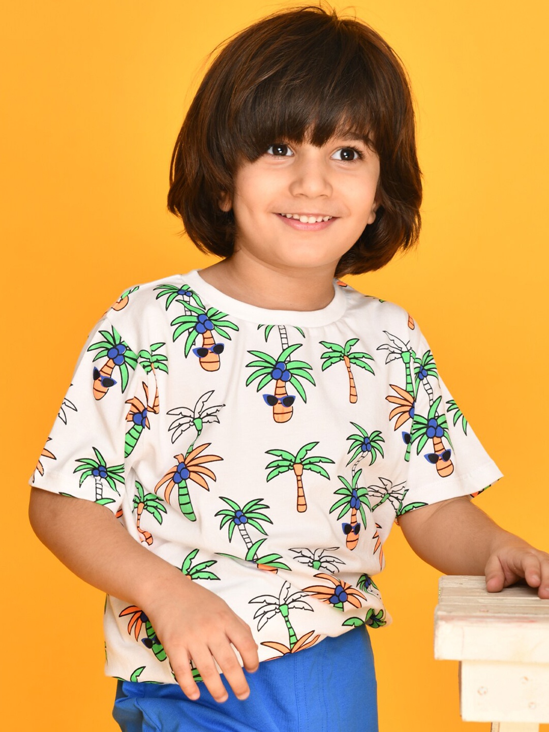 

Anthrilo Boys White & Blue Printed Cotton T-shirt with Shorts