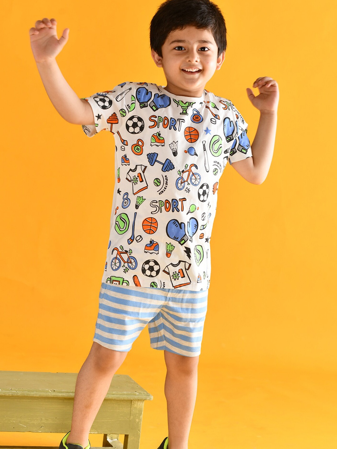 

Anthrilo Boys White & Grey Printed T-shirt with Shorts