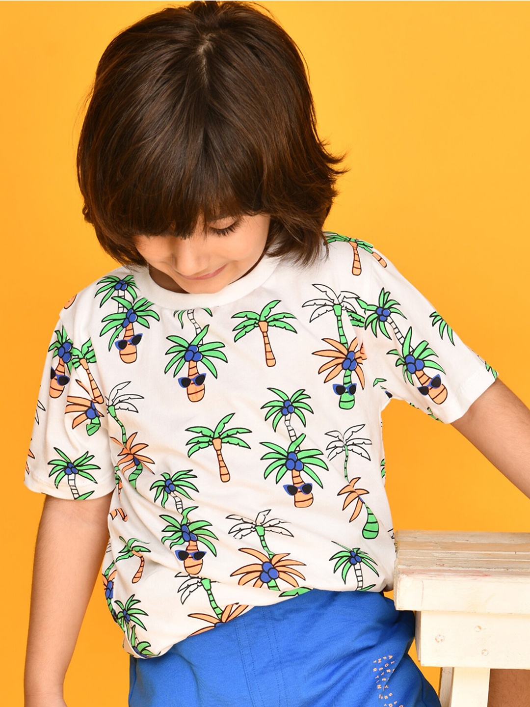 

Anthrilo Boys White & Blue Printed Cotton T-shirt with Shorts