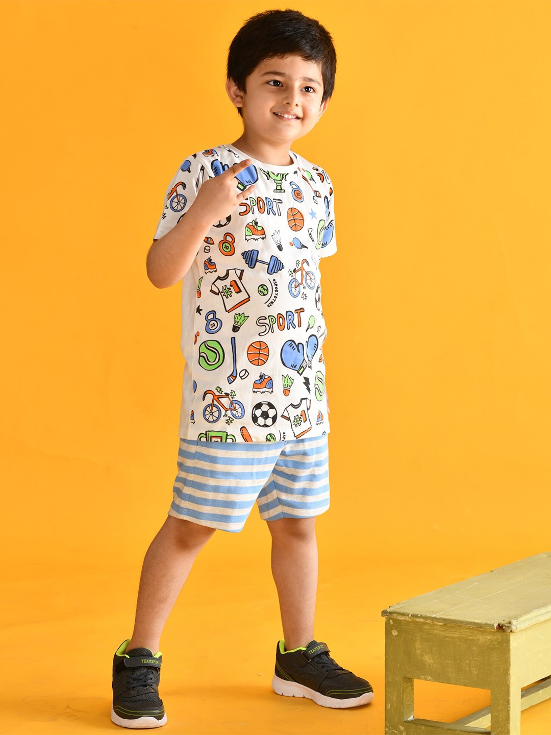 

Anthrilo Boys White & Grey Printed T-shirt with Shorts