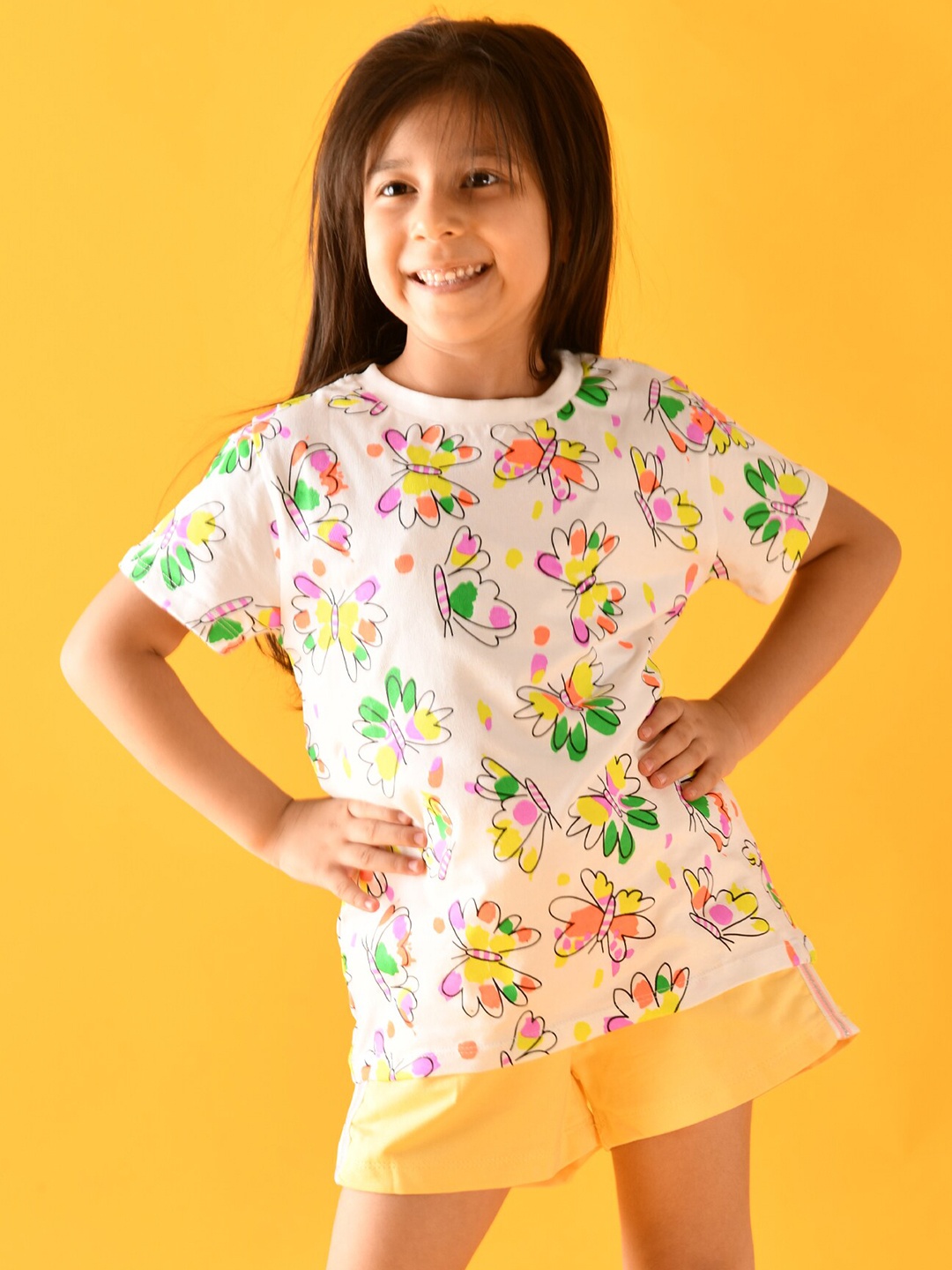 

Anthrilo Girls Yellow & White Printed T-shirt with Shorts