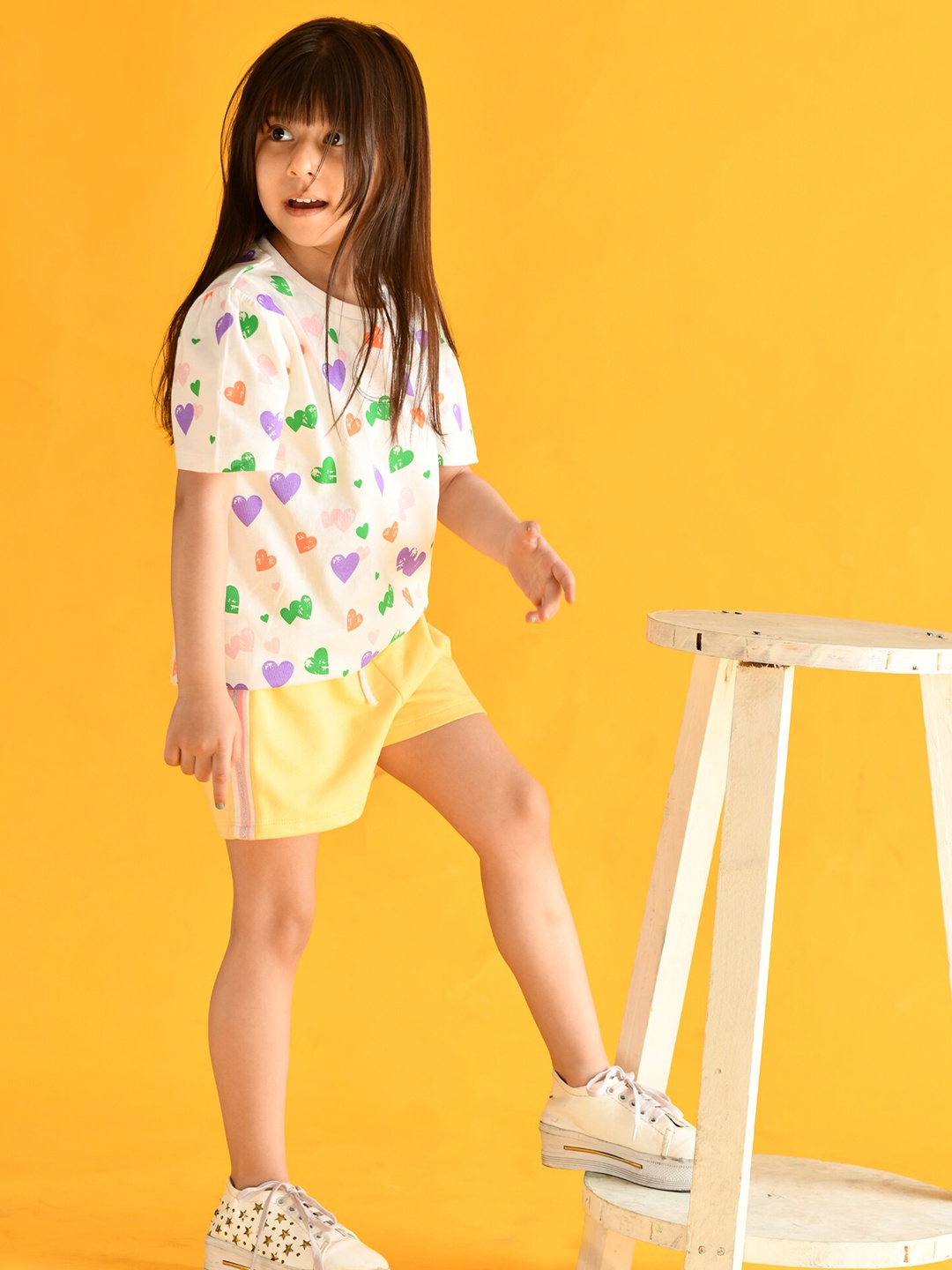 

Anthrilo Girls Yellow & White Printed Pure Cotton T-shirt with Shorts