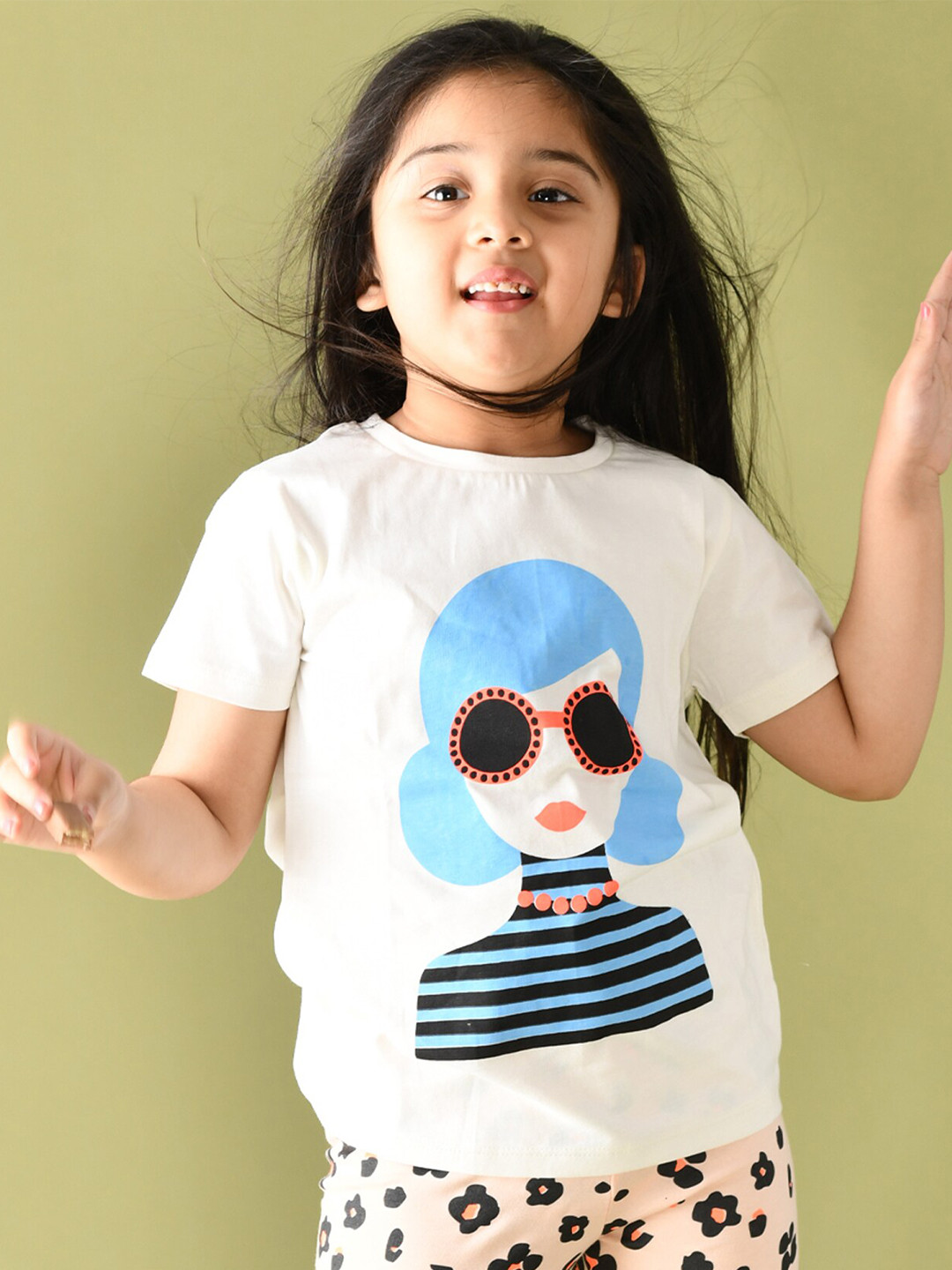 

Anthrilo Girls White & Pink Printed T-shirt with Leggings