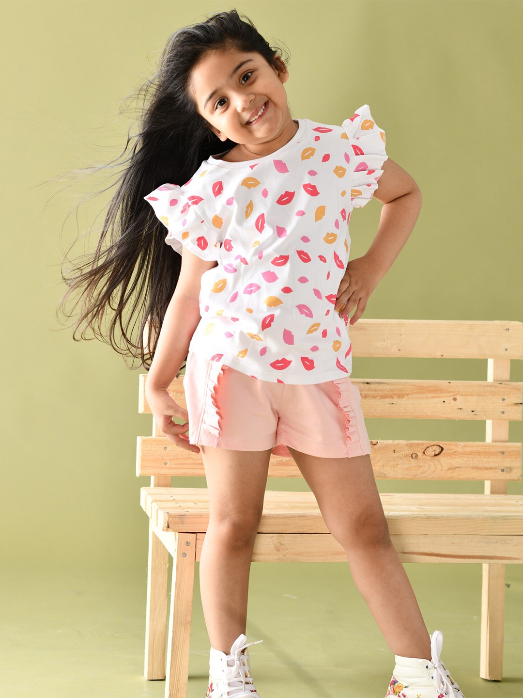 

Anthrilo Girls White & Pink Printed T-shirt with Shorts