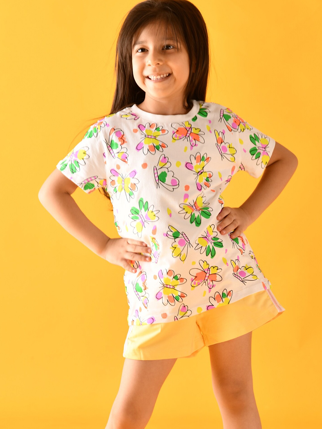 

Anthrilo Girls Yellow & White Printed T-shirt with Shorts