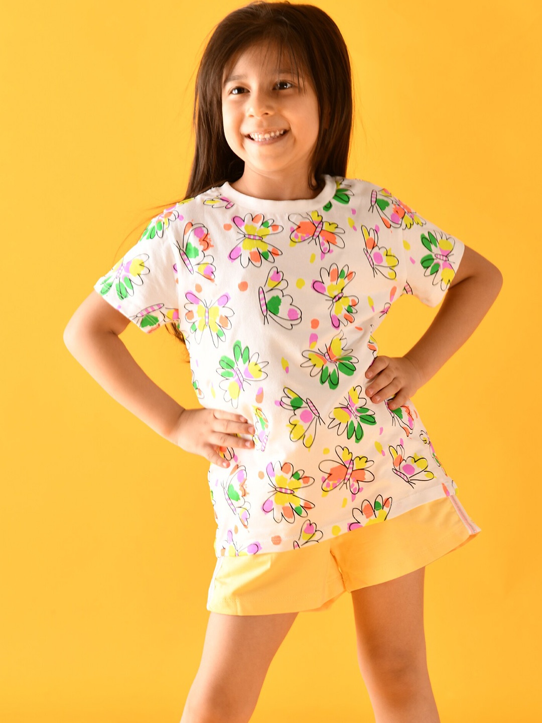 

Anthrilo Girls Yellow & White Printed T-shirt with Shorts