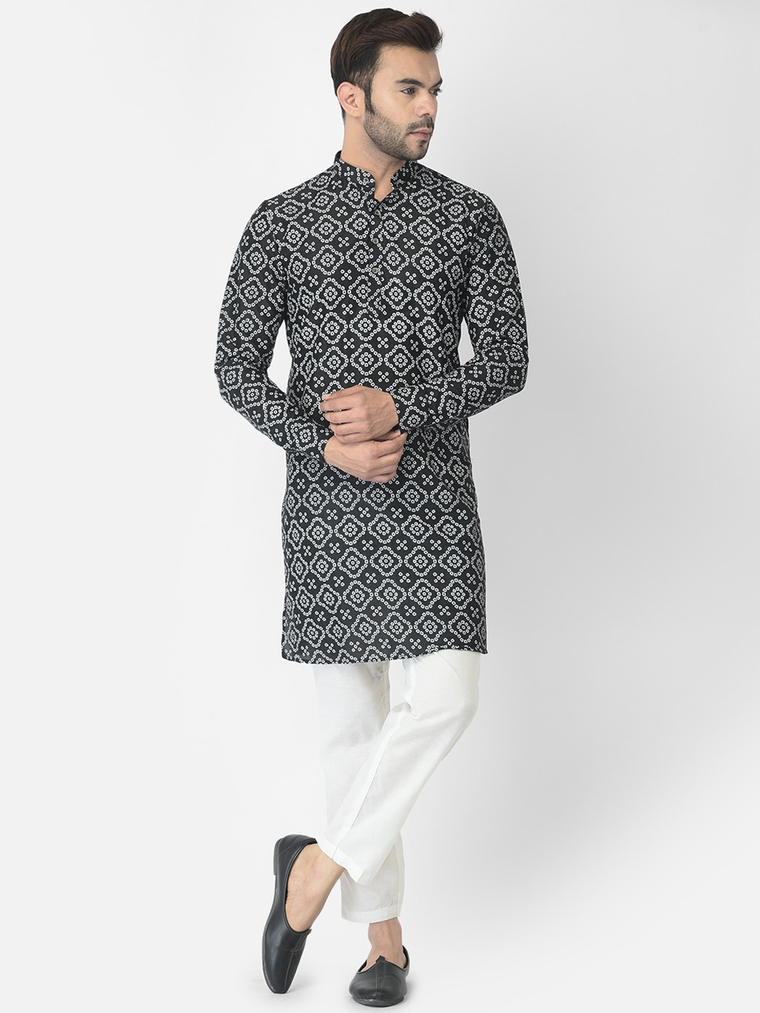 

DEYANN Men Black Bandhani Printed Kurti with Pyjamas