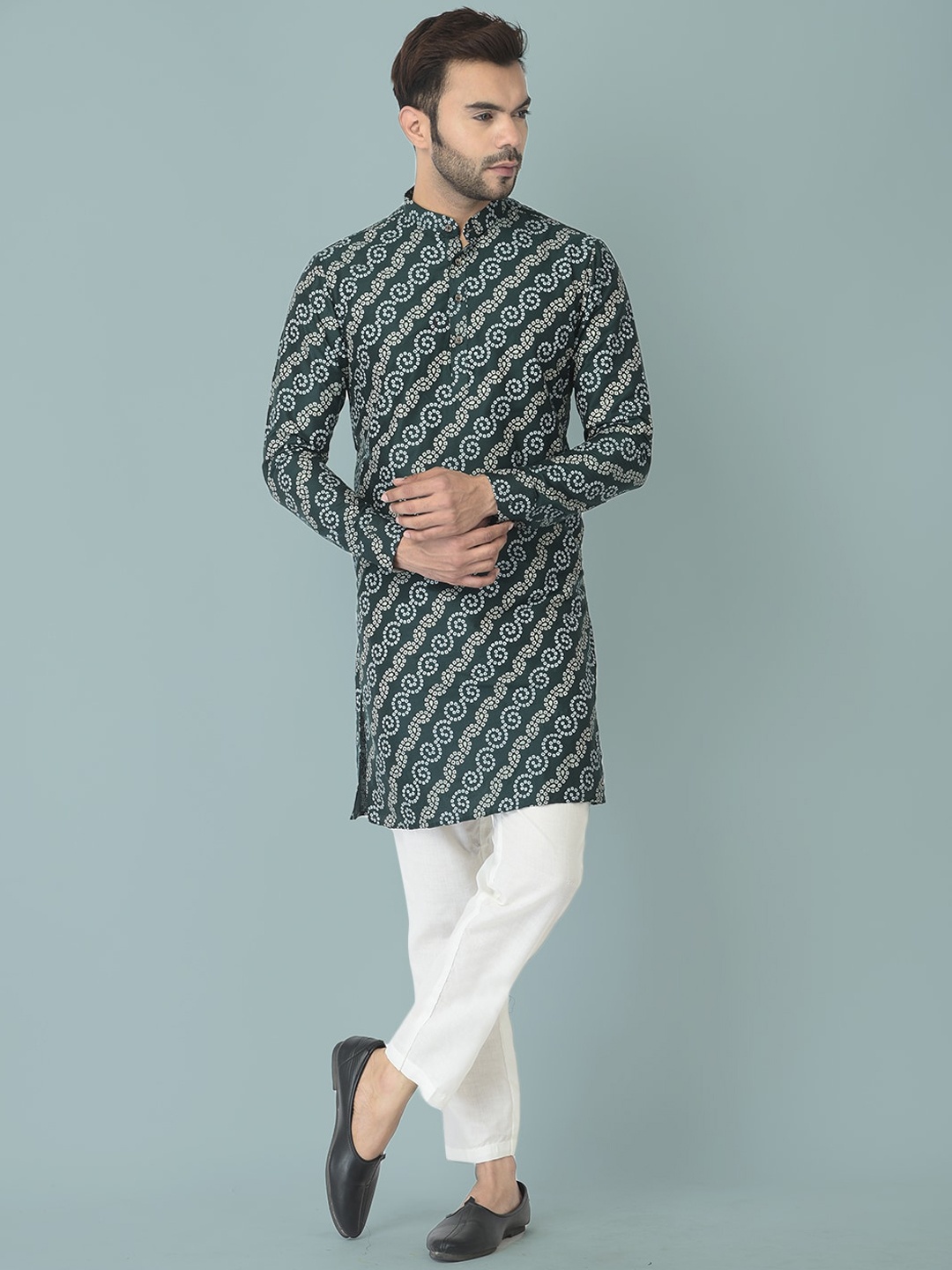 

DEYANN Men Green Bandhani Printed Kurta with Pyjamas