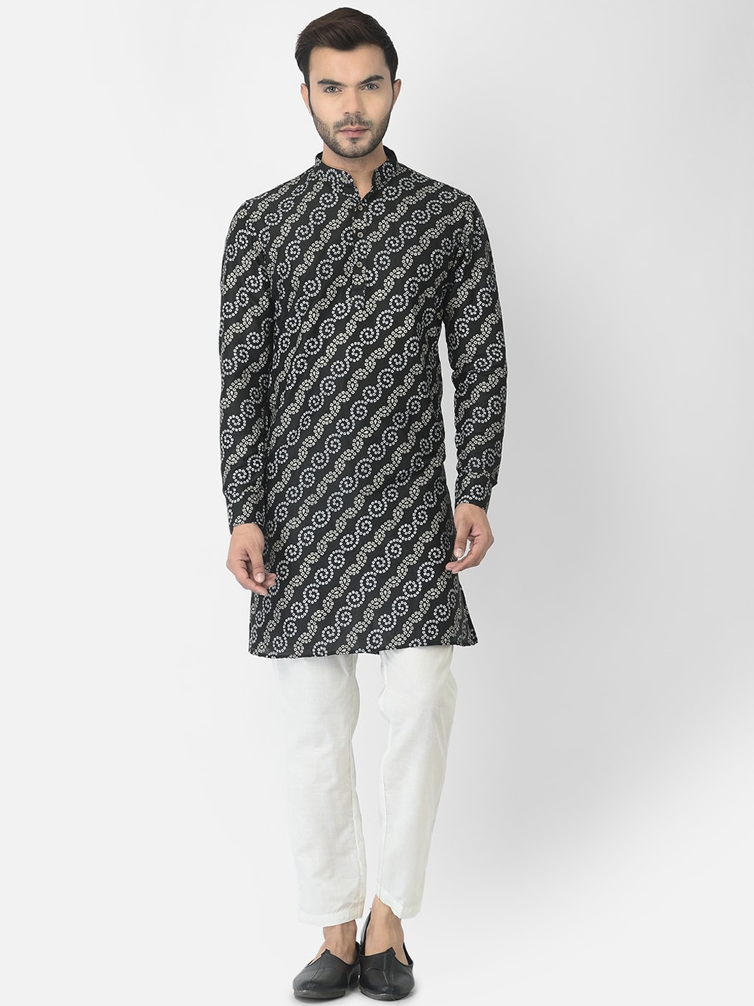 

DEYANN Men Black Printed Angrakha Kurta with Pyjamas