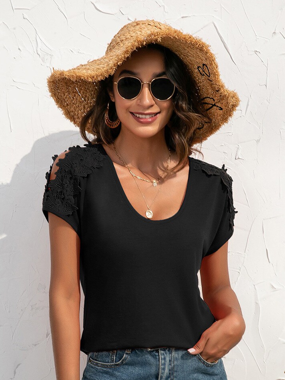 

StyleCast Women Black Extended Sleeves Top