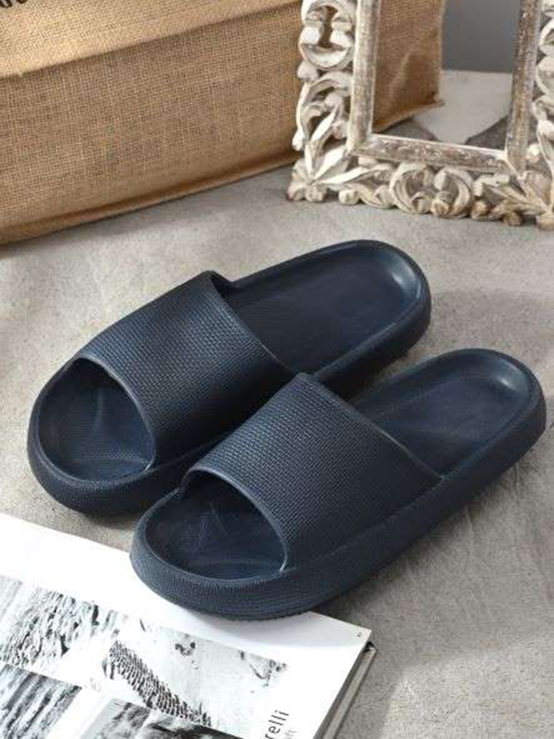 

AfroJack Men Blue Croslite Sliders