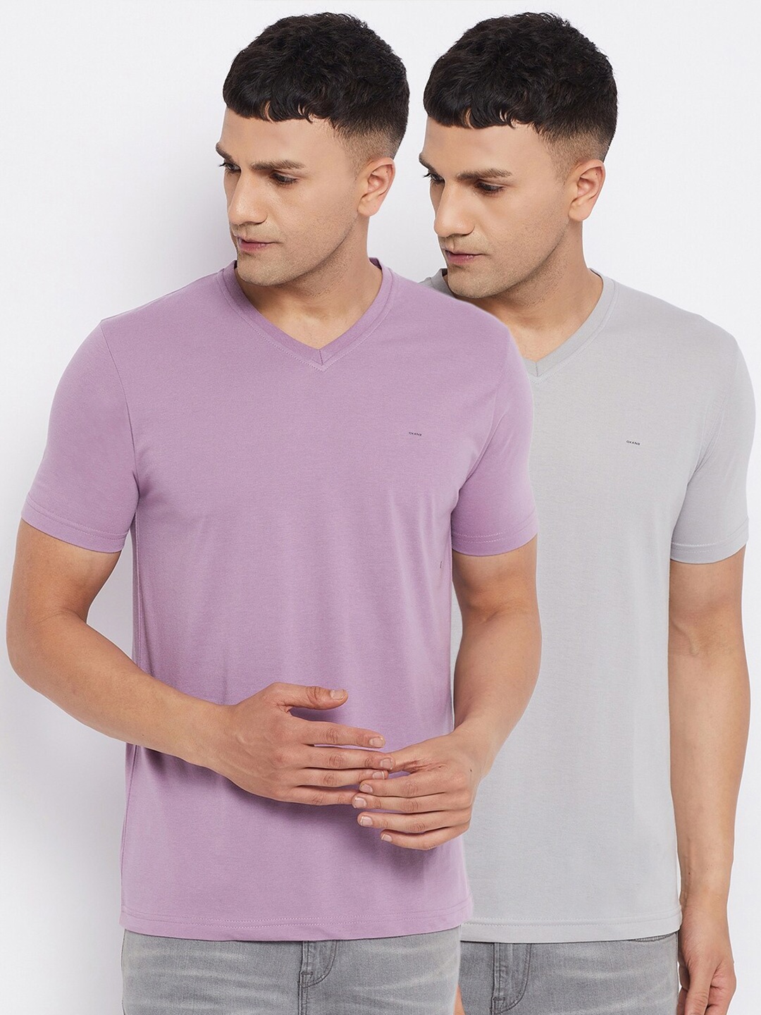 

Okane Men Grey & Purple Pack of 2 Solid V-Neck T-shirt