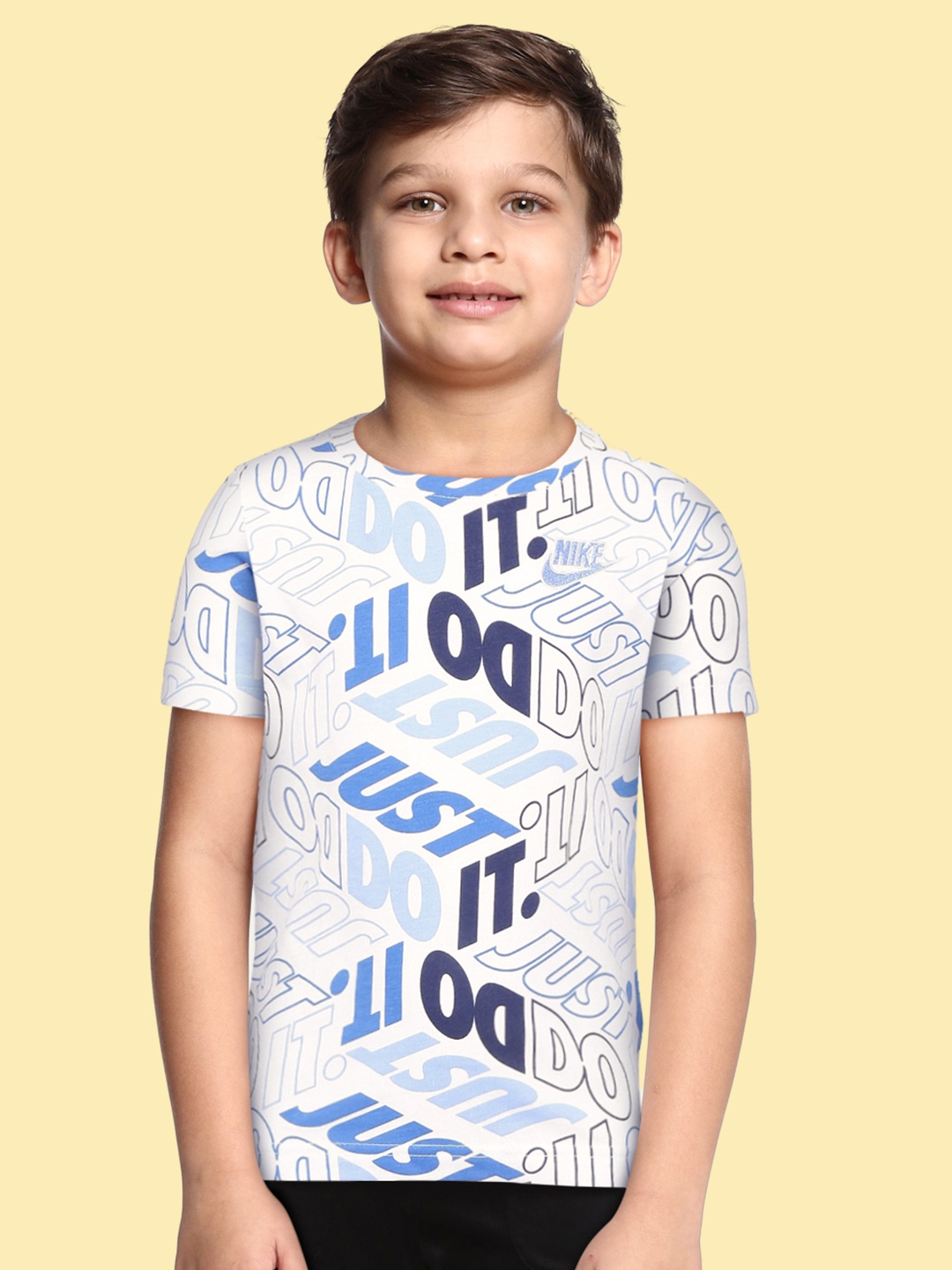 

Nike Boys White & Blue Brand Logo Printed T-shirt