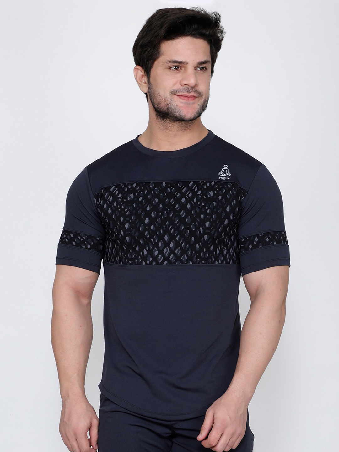 

Yogue Activewear Men Charcoal Printed Slim Fit T-shirt