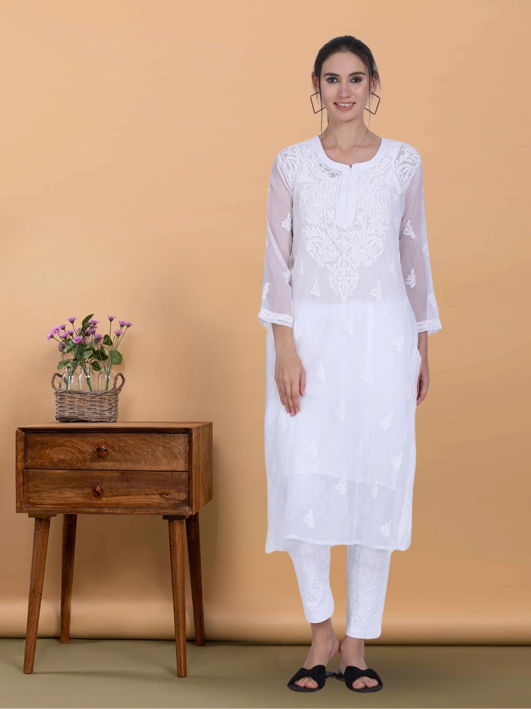 

PARAMOUNT CHIKAN Women White Ethnic Motifs Embroidered Chikankari Georgette Kurta