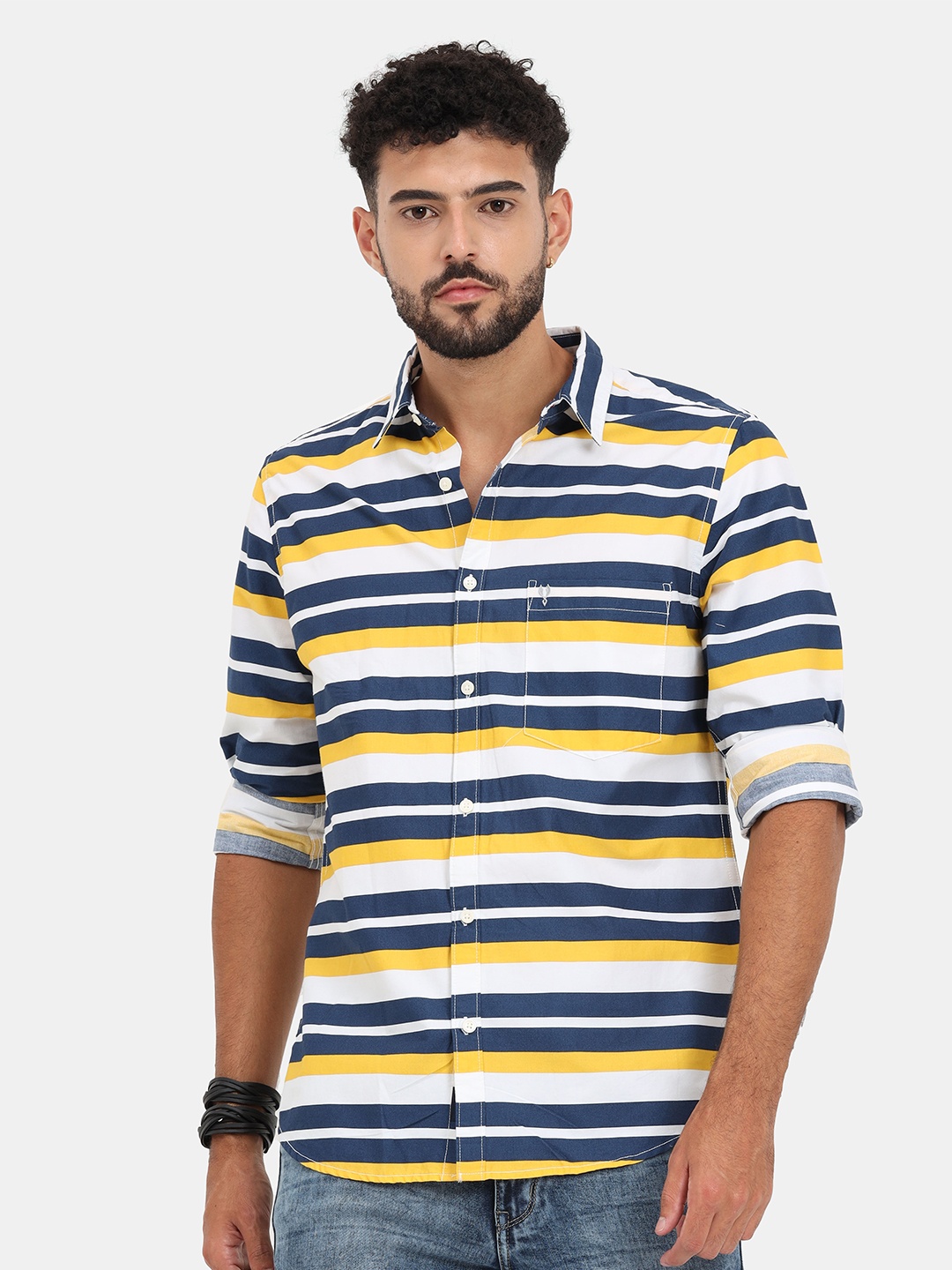 

VUDU Men Navy Blue & White Comfort Horizontal Striped Casual Shirt