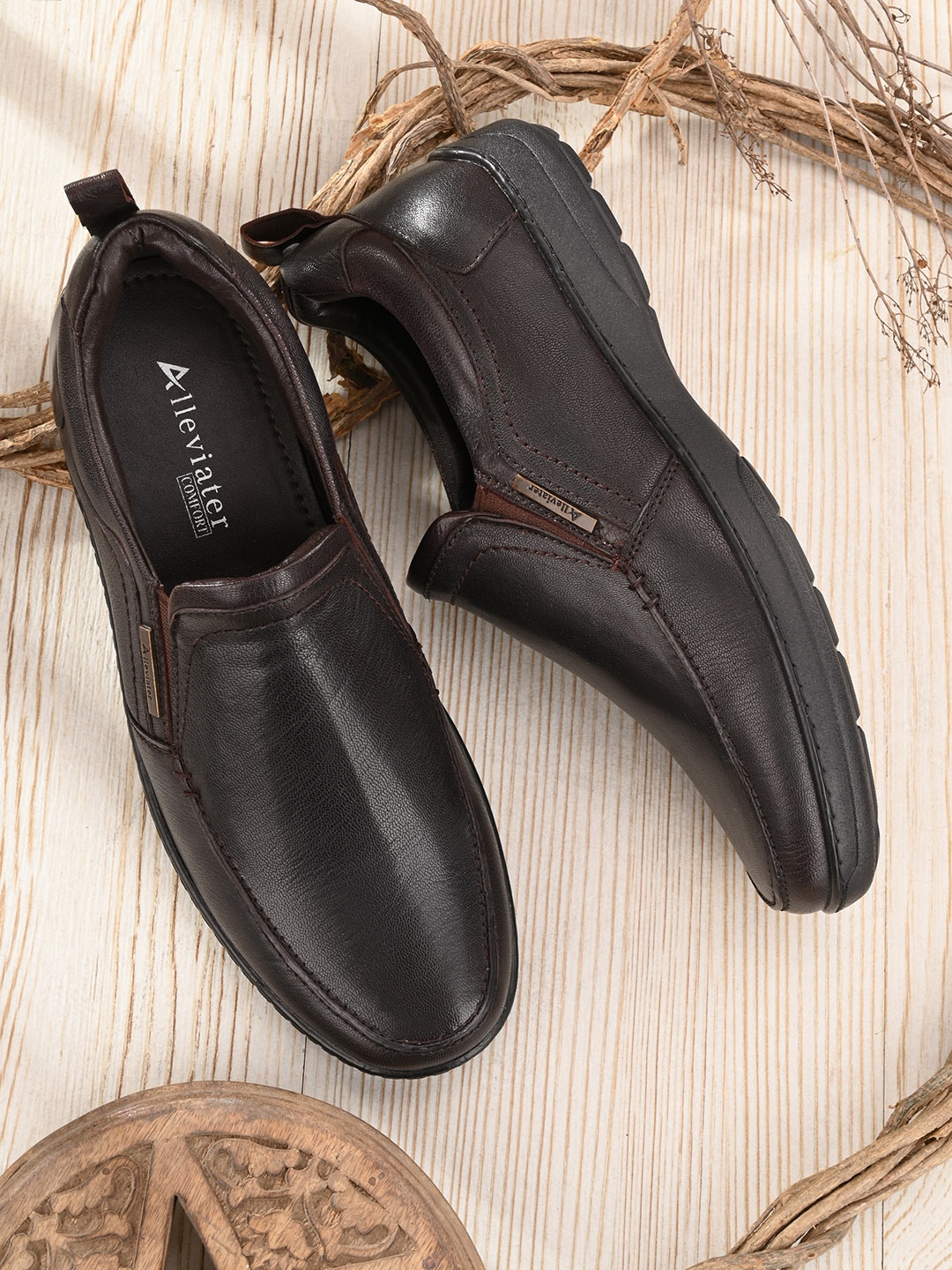 

Alleviater Men Brown Leather Slip-On Sneakers