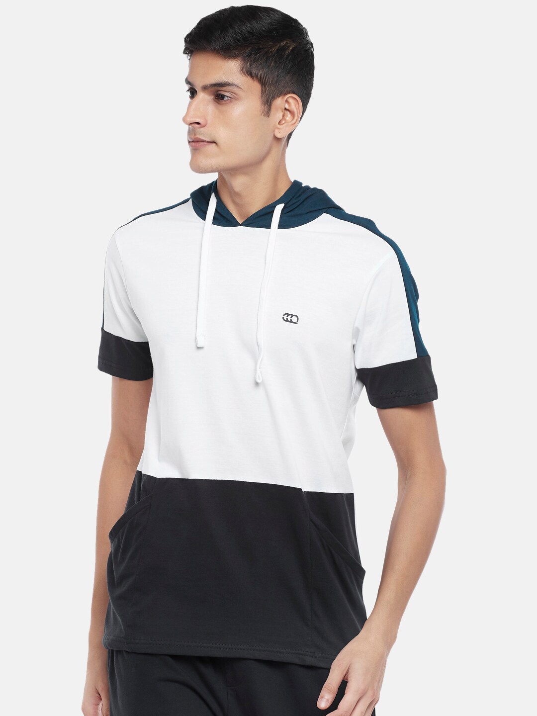 

Ajile by Pantaloons Men White Colourblocked Slim Fit T-shirt